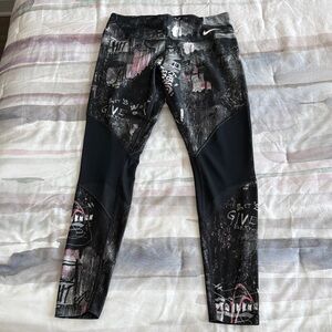 Nike Women's Black Patterned Leggings with Mesh at the knees